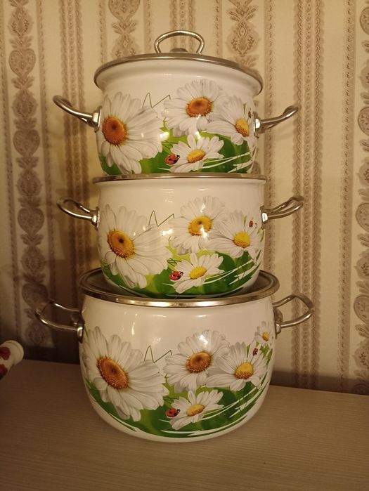 Набор из трёх кастрюль