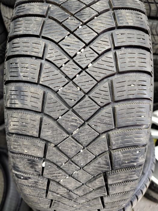 Продавам 4 зимни гуми 205/50/17 Pirelli