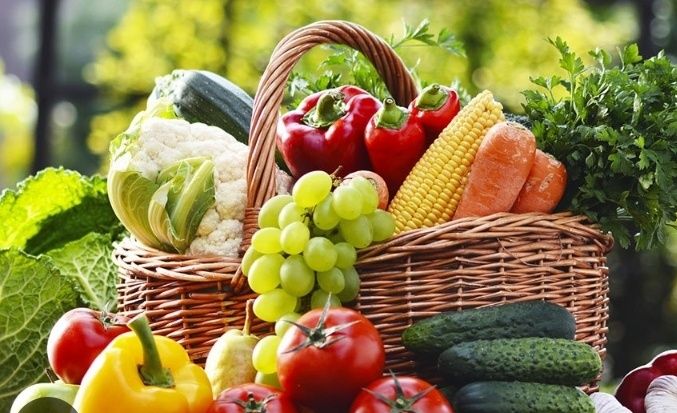 Făină integrală din grâu proaspăt treierat, legume și fructe grădina