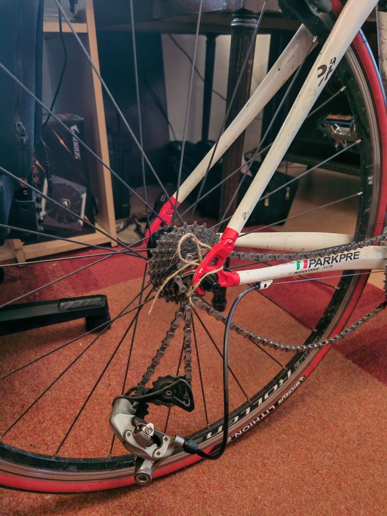 Cursiera full carbon cu problema la schimbatorul spate