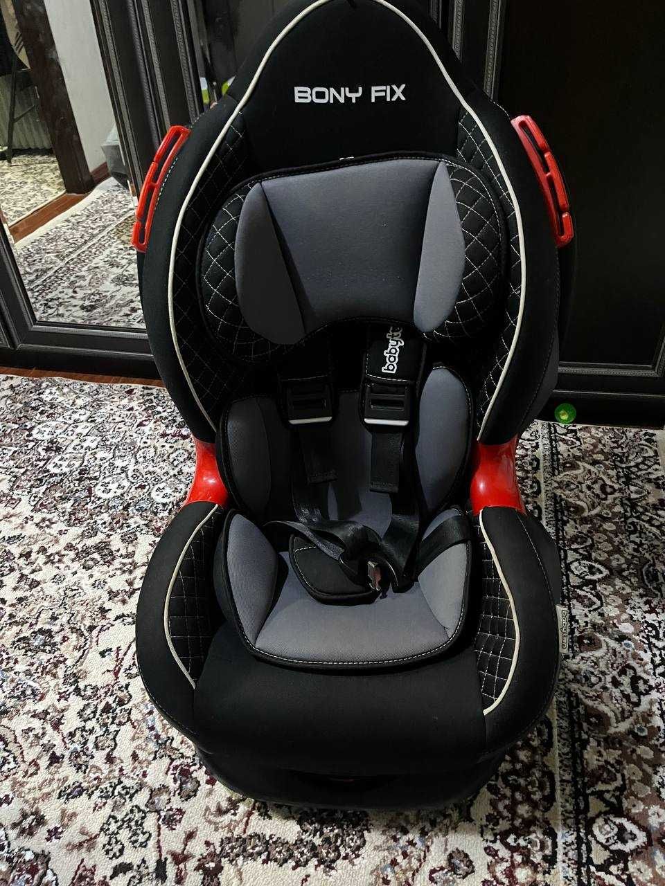 Detskoe avtokreslo Babyton, Bony Fix, imeet kreplenie isofix