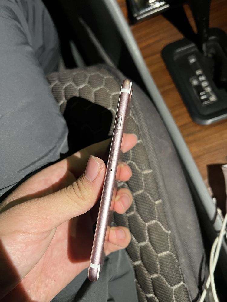 iPhone 7 128GB в идеальном состоянии без ремонта