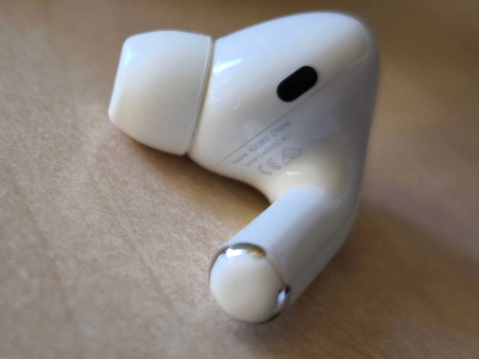 Apple AirPods Pro MWP22ZM/A с кейс за безжично зареждане - оригинални