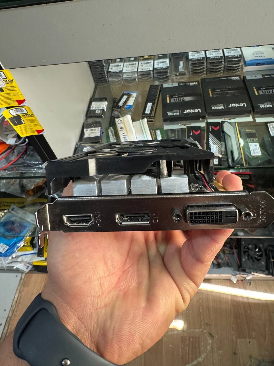 Zotac gtx 1050ti 4gb 128bit ddr5!

2 dona 

68$