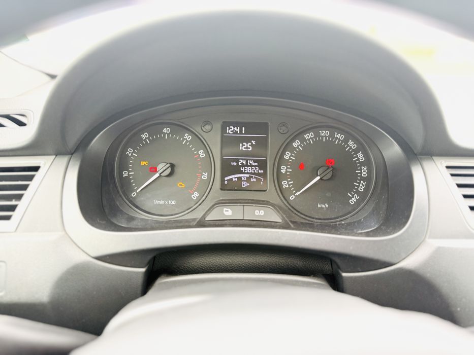 Vand skoda rapid motor 1.2 benzina anul fabricatie 2013