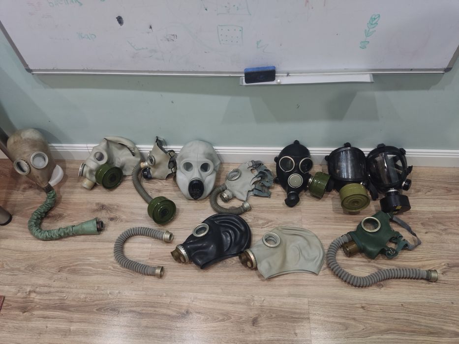 Противогазы разные