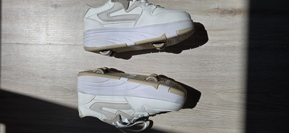 Продавам маратонки с колелца