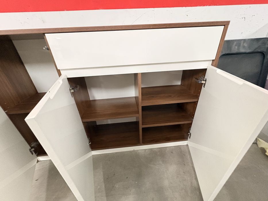 Скрин МДФ лак и две нощни шкафчета