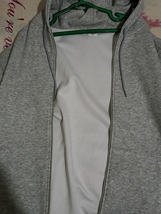 Продаётся зипка (олимпийка, толстовка, спортивка)