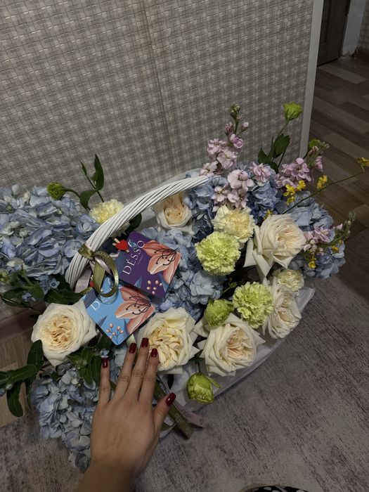 Карзина микс цветов от Desso flowers