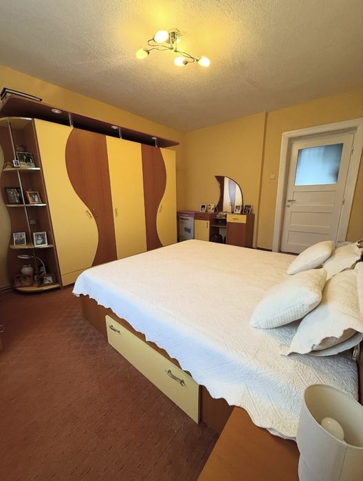 Vand apartament cu 2 camere