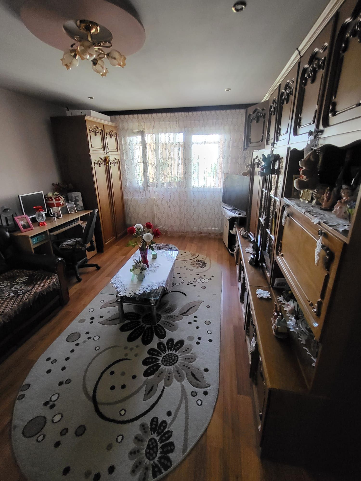 De vânzare apartament 3 camere decomandat