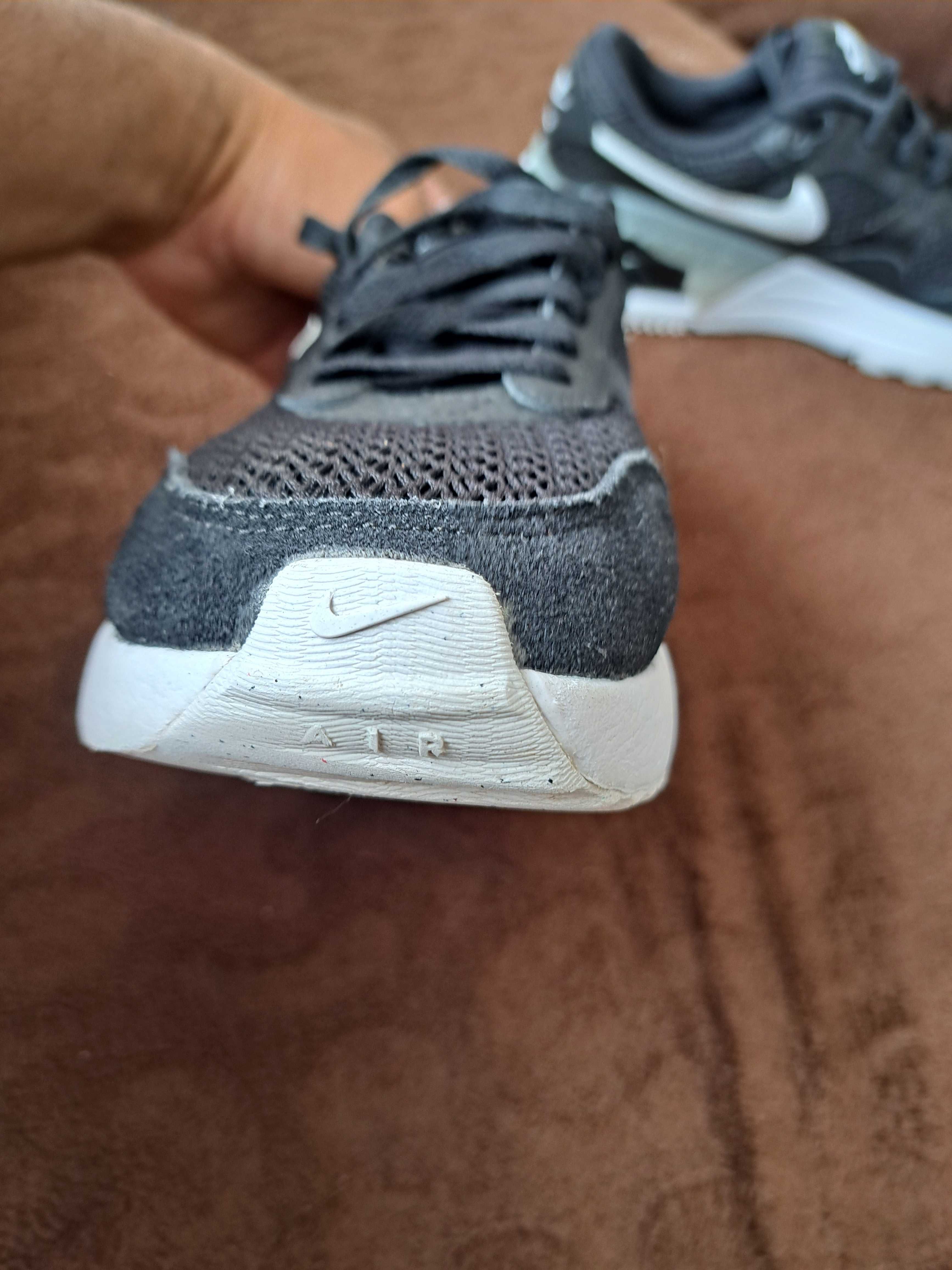 Nike 40 номер обувани два три пъти