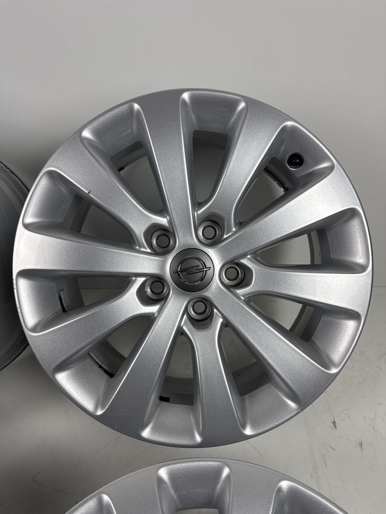 Se vinde set jante originale Opel R17 5x115