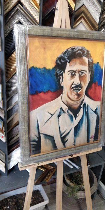 Пабло Ескобар 1.Продавам картината .