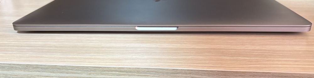 MacBook Pro 15” (2018) – i7, 16GB RAM, 500GB SSD, Radeon Pro 560X