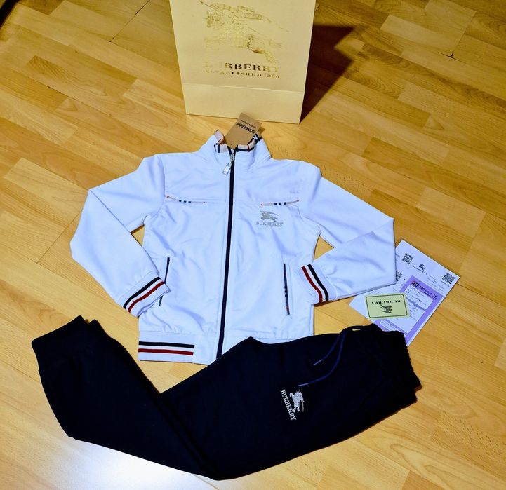 Trening Burbbery,new collection,logo brodat,saculet inclus, etichetă