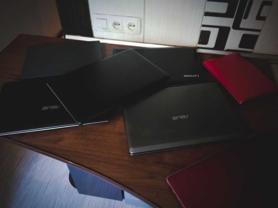 Корпусы ноутбуков разных моделей