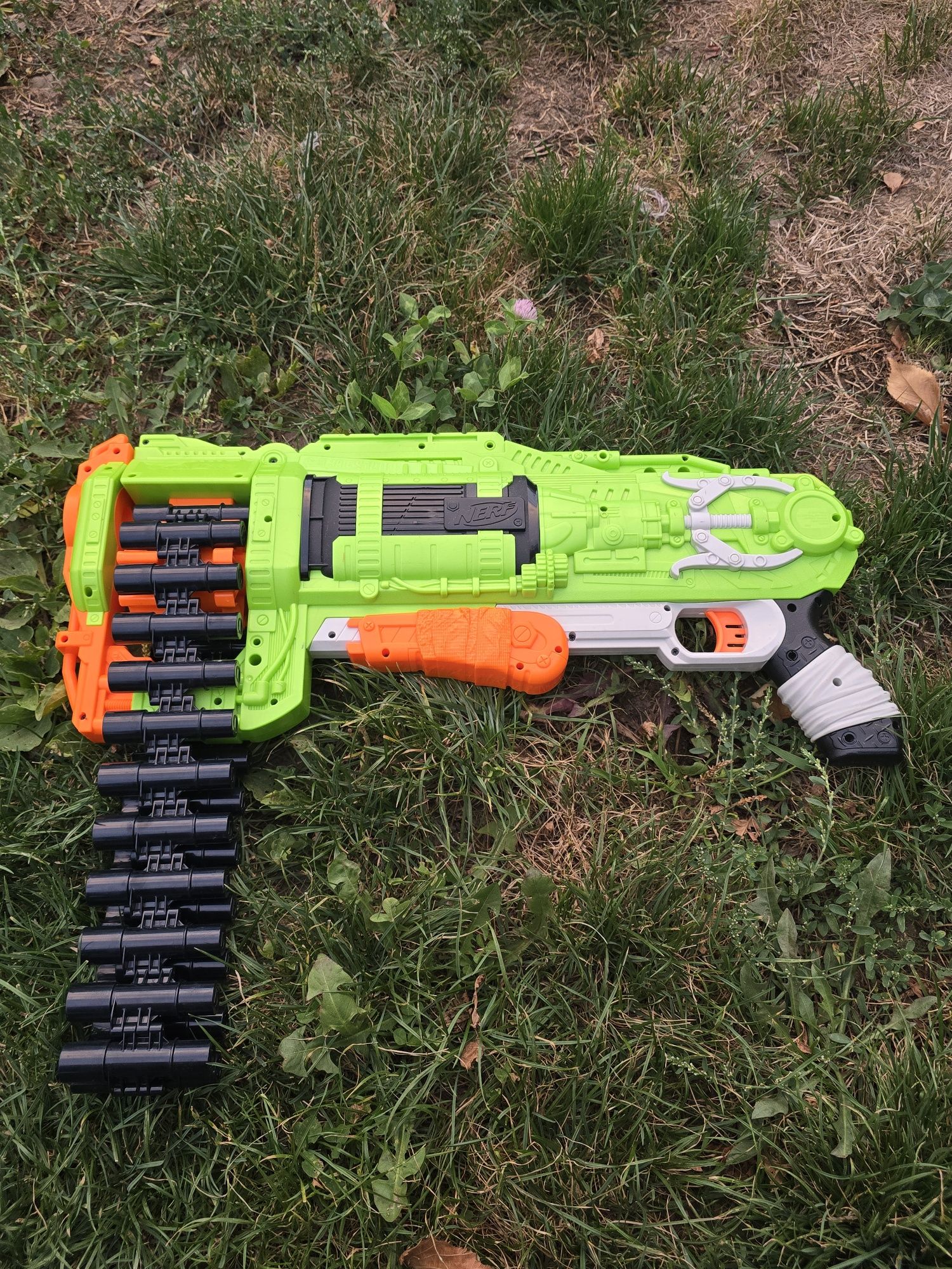 Продаю Nerf бластеры
