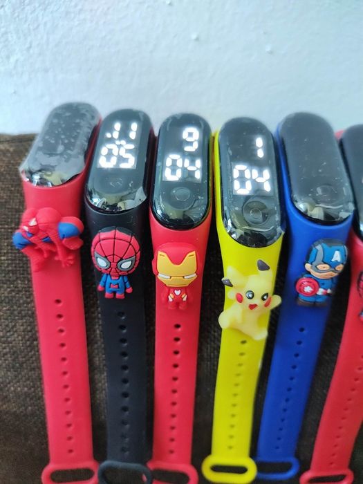 Ceasurii de copii electrice si simple si cu lumiini la super pret