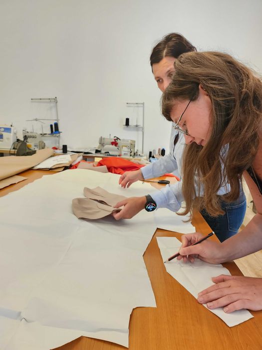 Inchiriez atelier croitorie utilat, pentru mostre & proiecte fashion