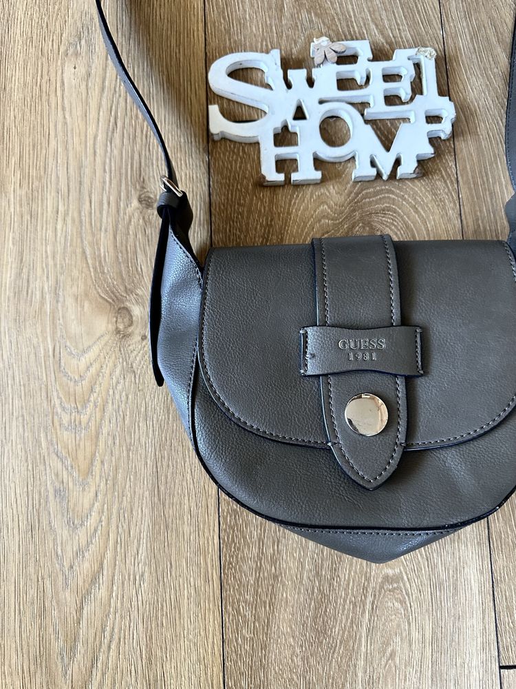 Чанта Guess естествена кожа