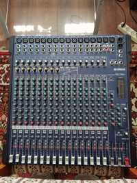 Mixer Yamaha în stare foarte bună