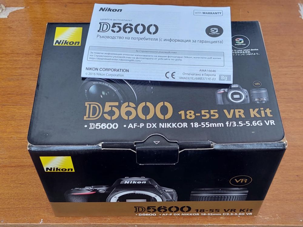 Фотоапарат Nikon D5600 с китов обектив, батерия и карта памет