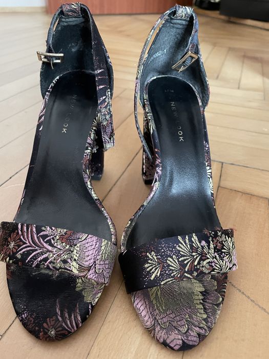 Sandale cu model floral