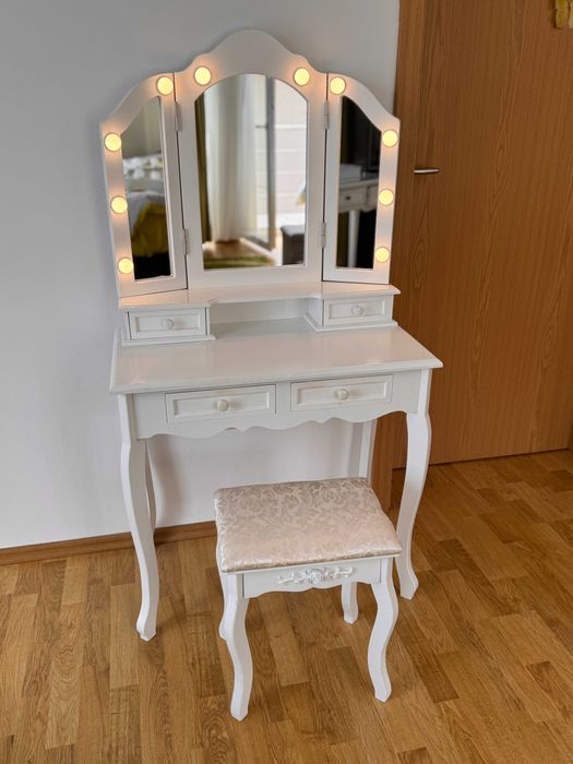 Set masa de toaleta pentru machiaj cu sertare oglinda si lumina led