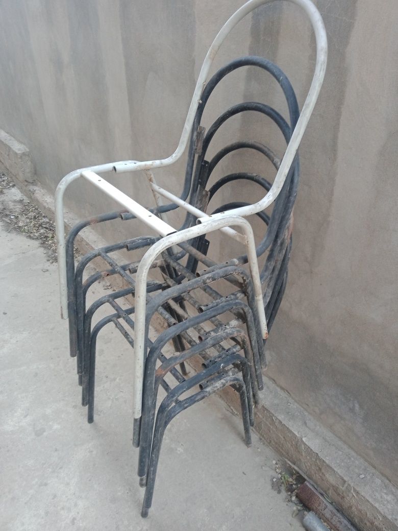 Корпус железных стульев