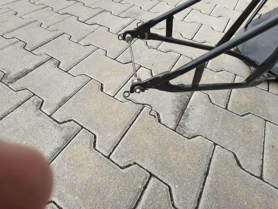 Vând remorcuță de bicicletă pe o singură roată