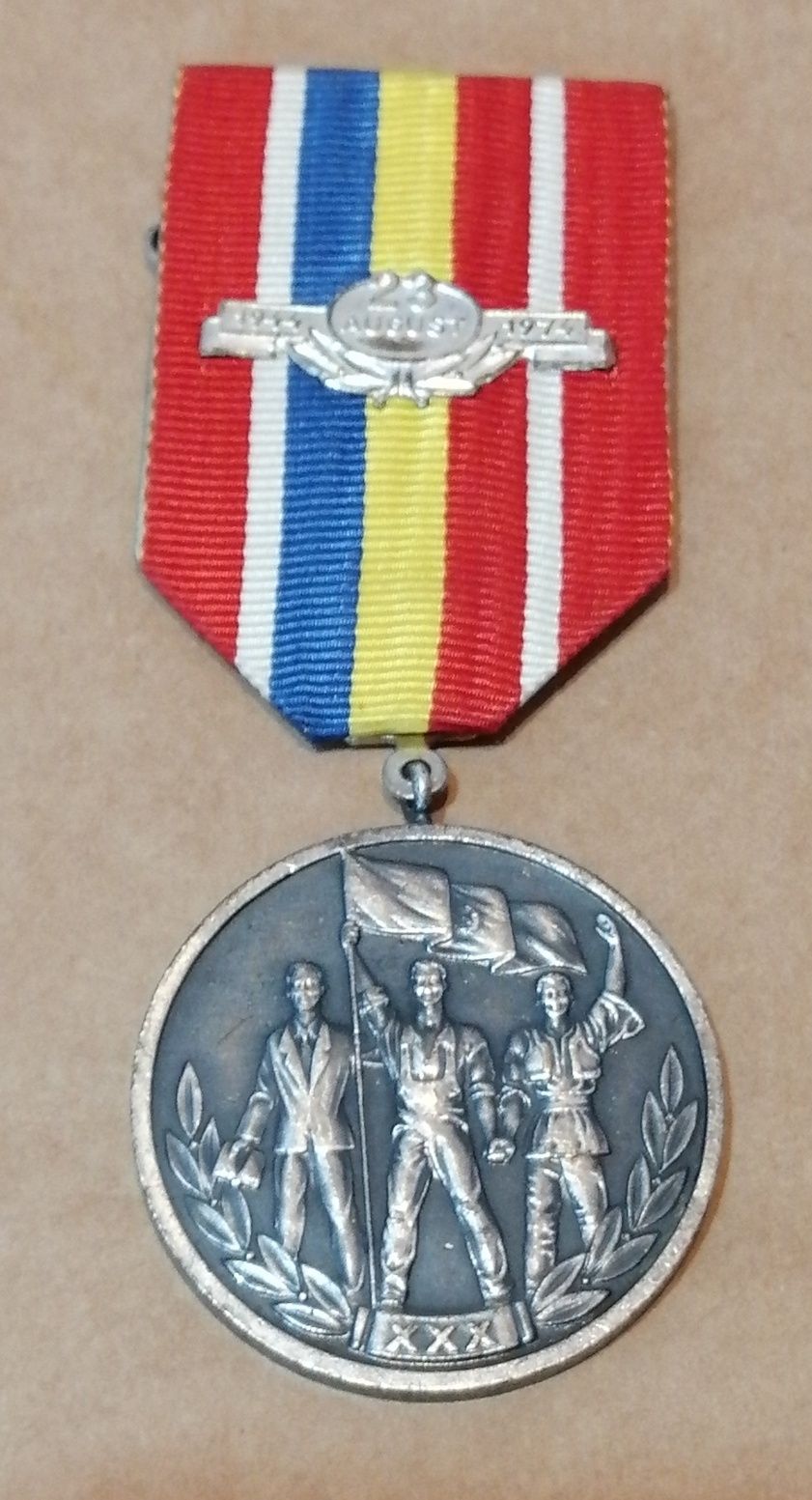 Lot două medalii comemorative comuniste