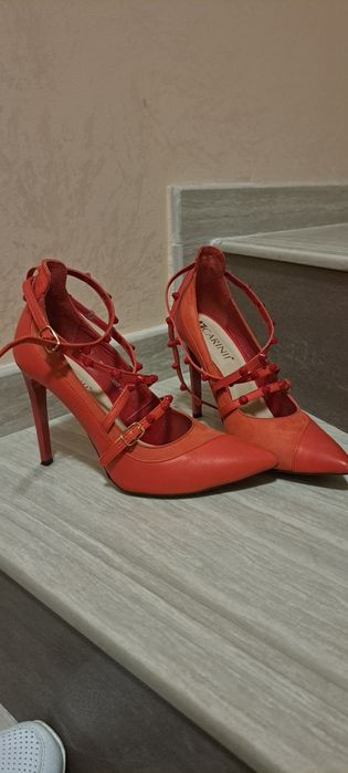 Дамски обувки на висок ток