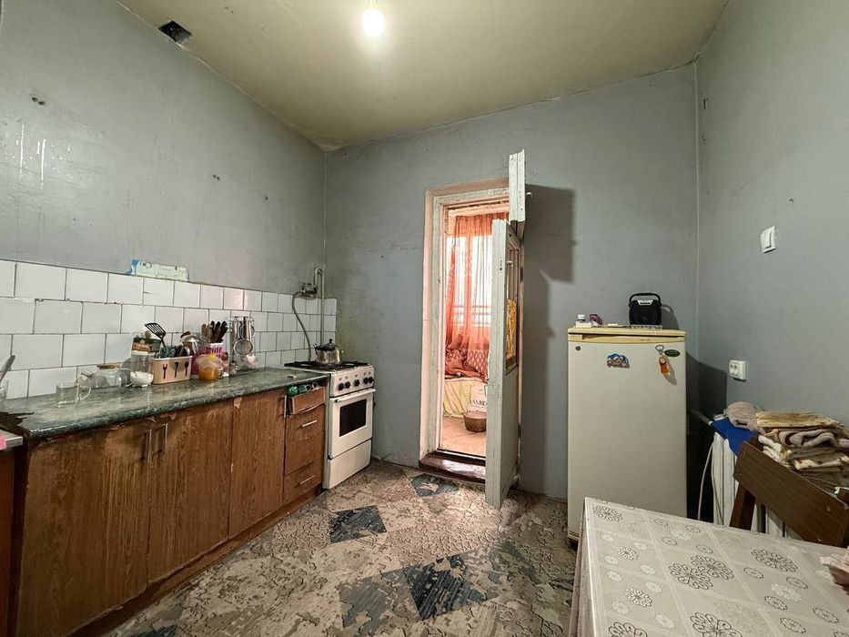 3 комнатная на Юнусабаде 3 квартале на 9 этаже 9 этажного дома