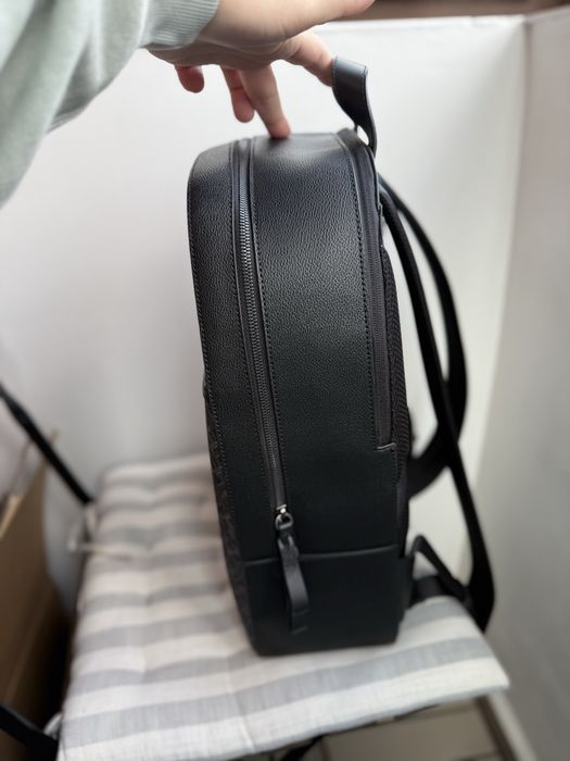 Tommy Hilfiger rucsac de oras unisex cu logo gravat in fata negru nou