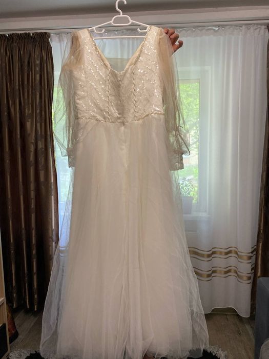 Vând rochie de mireasa ,rochia a costat 1200 lei