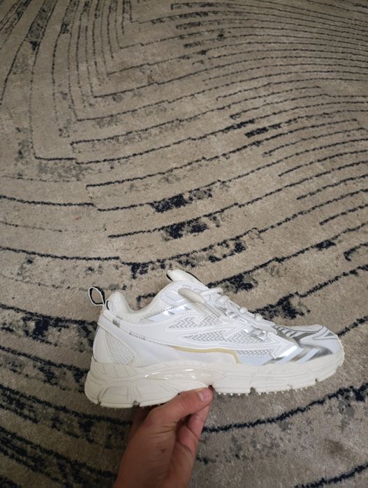 Nike, adidas, OFF-WHITE
