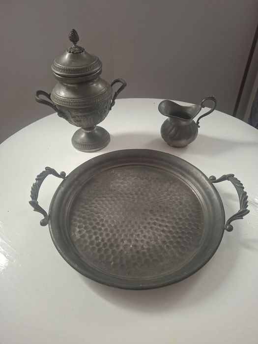 Vase metal vechi