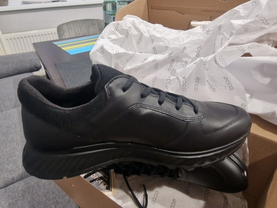 Продавам  обувки  еко