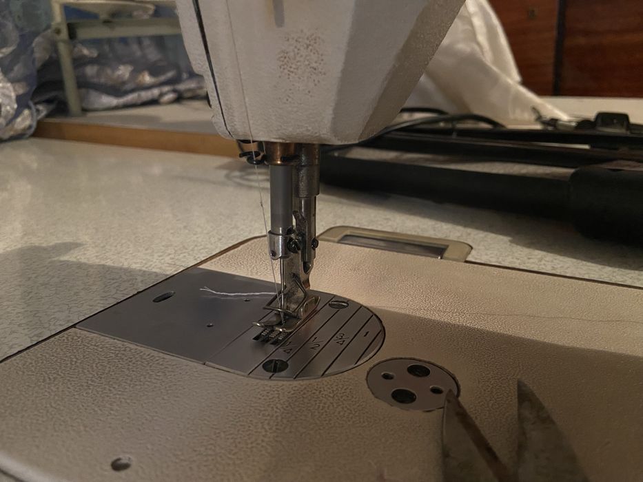 Профессианальная швейная машина и оверлок