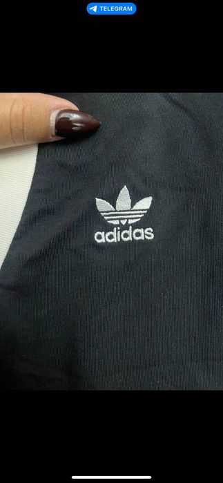 Crop top adidas m razmer