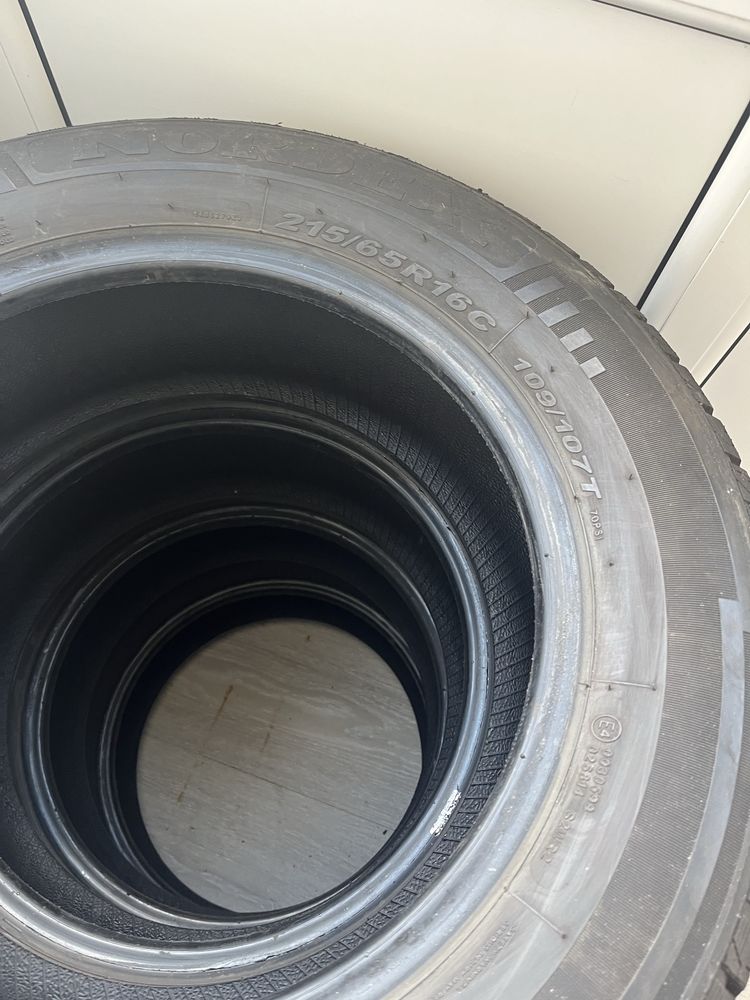 Vand anvelope  NOI vara 215/65 R16 C  (greutate)