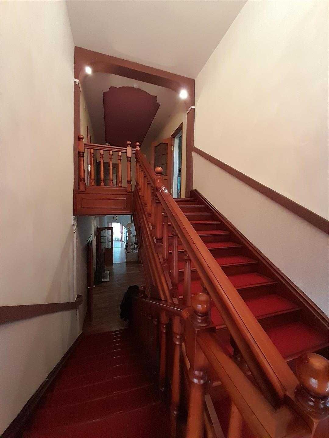 Продам 3 этажный особняк на 9а мкр