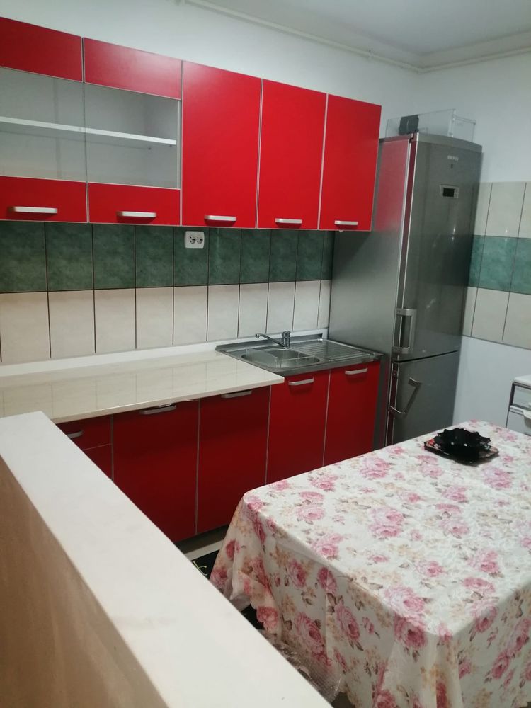De inchiriat apart 3camere Campina 1800lei