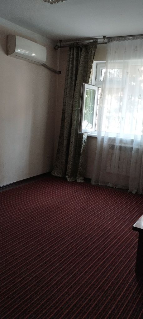Продается 3х квартира 1 этаже Янгихаетском районе, ор-р метро 4 бекат
