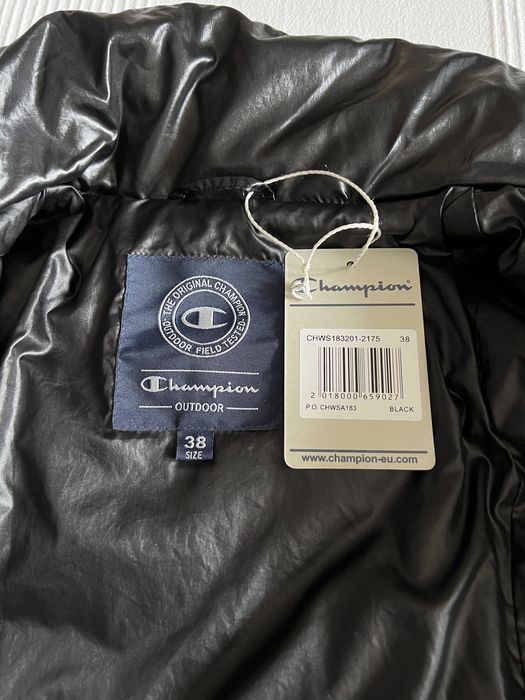 Продавам дамска шуба CHAMPION / OUTDOOR  черна