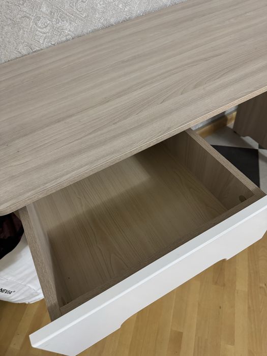 Продам письменный стол в отличном состоянии