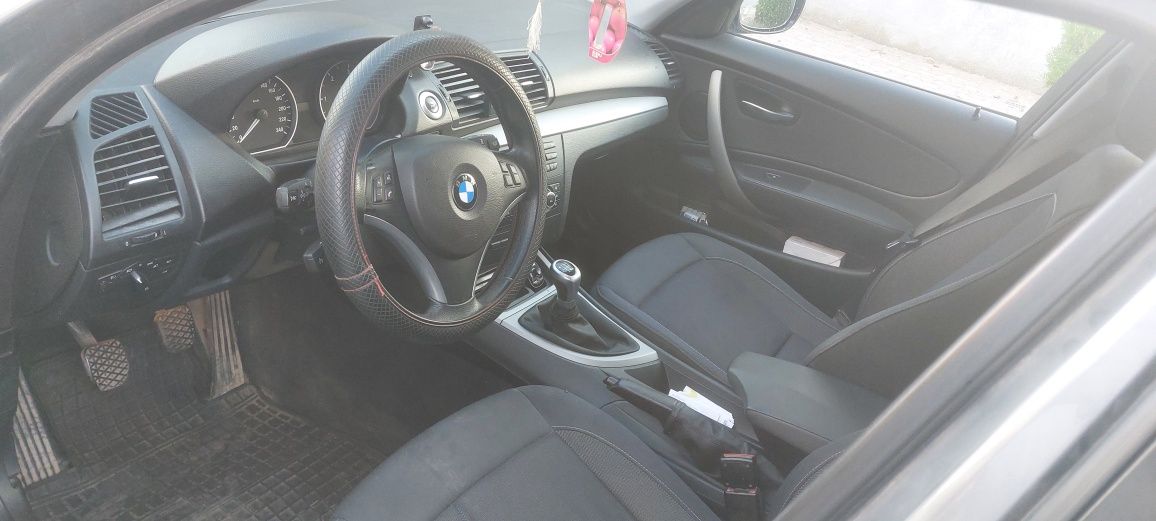 Vând bmw seria 1 2.0 diesel
An fabricatie 2010
Km 255.000
Masina se pr