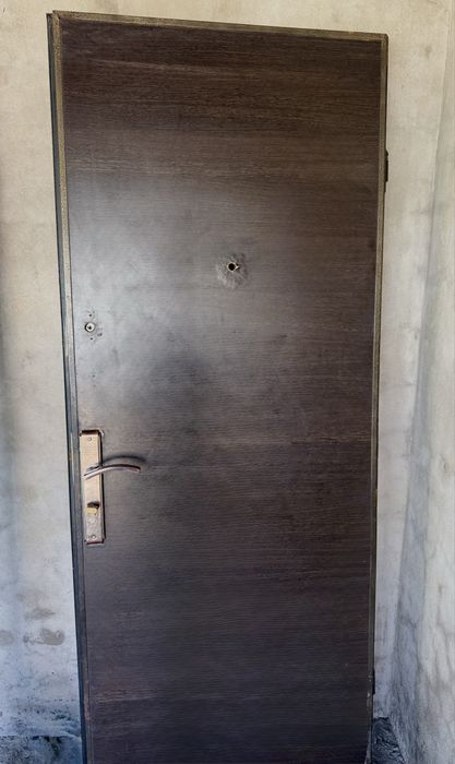 Продаю качественную входную дверь
